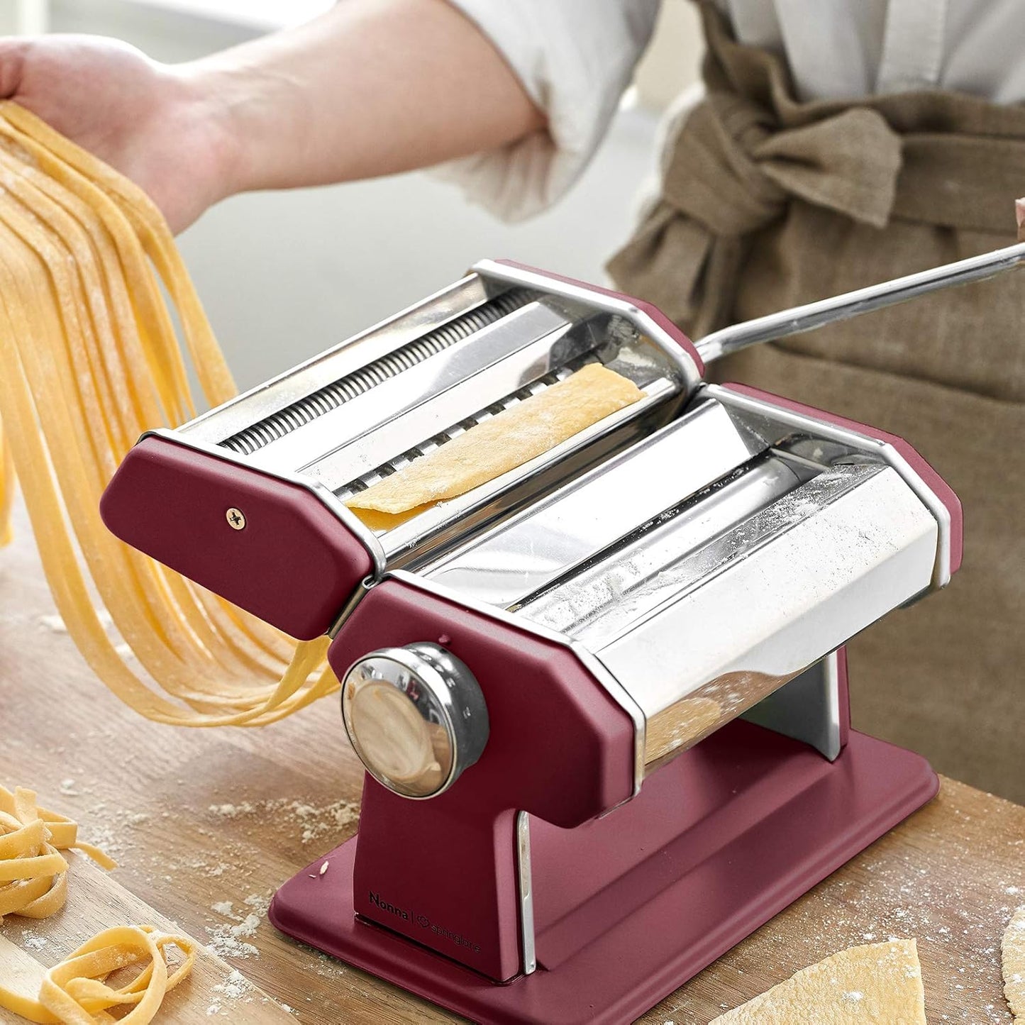 Manuelle Nudelmaschine mit Rezeptheft & Aufsätzen, Nudelmaschine inkl. Linguineaufsatz Rot