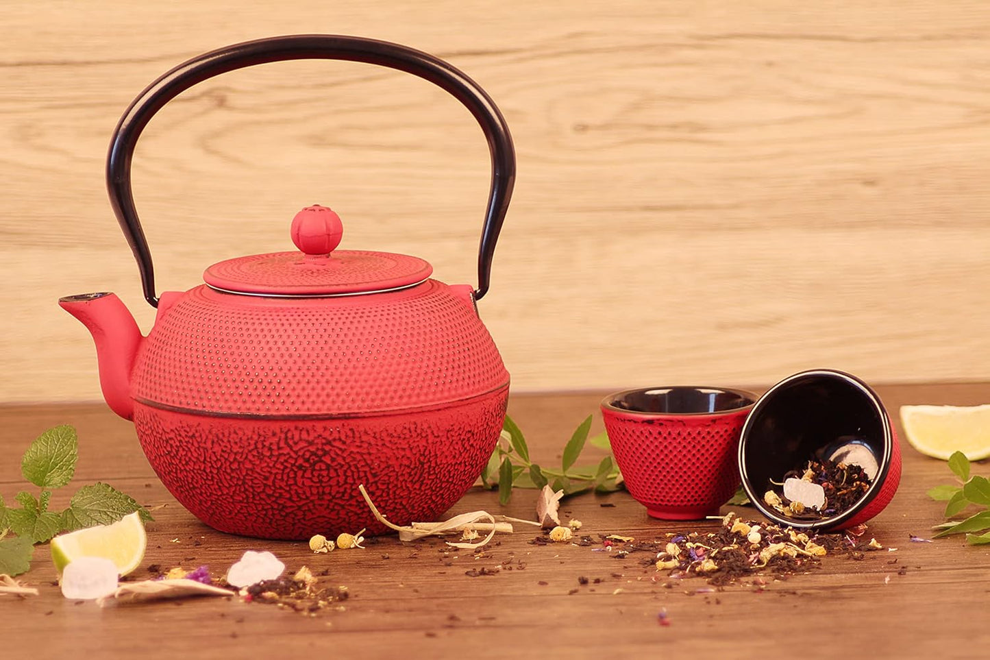 Teeservice mit abnehmbarem Sieb, Untersetzer und Becher im Vintage-Design, 1,1 L Rot
