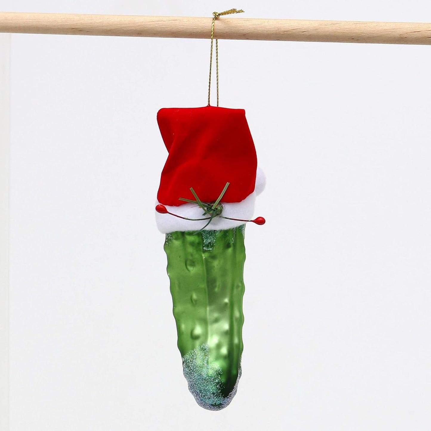 Christbaumschmuck Weihnachtsgurke mit Hut, Gurke mit Hut