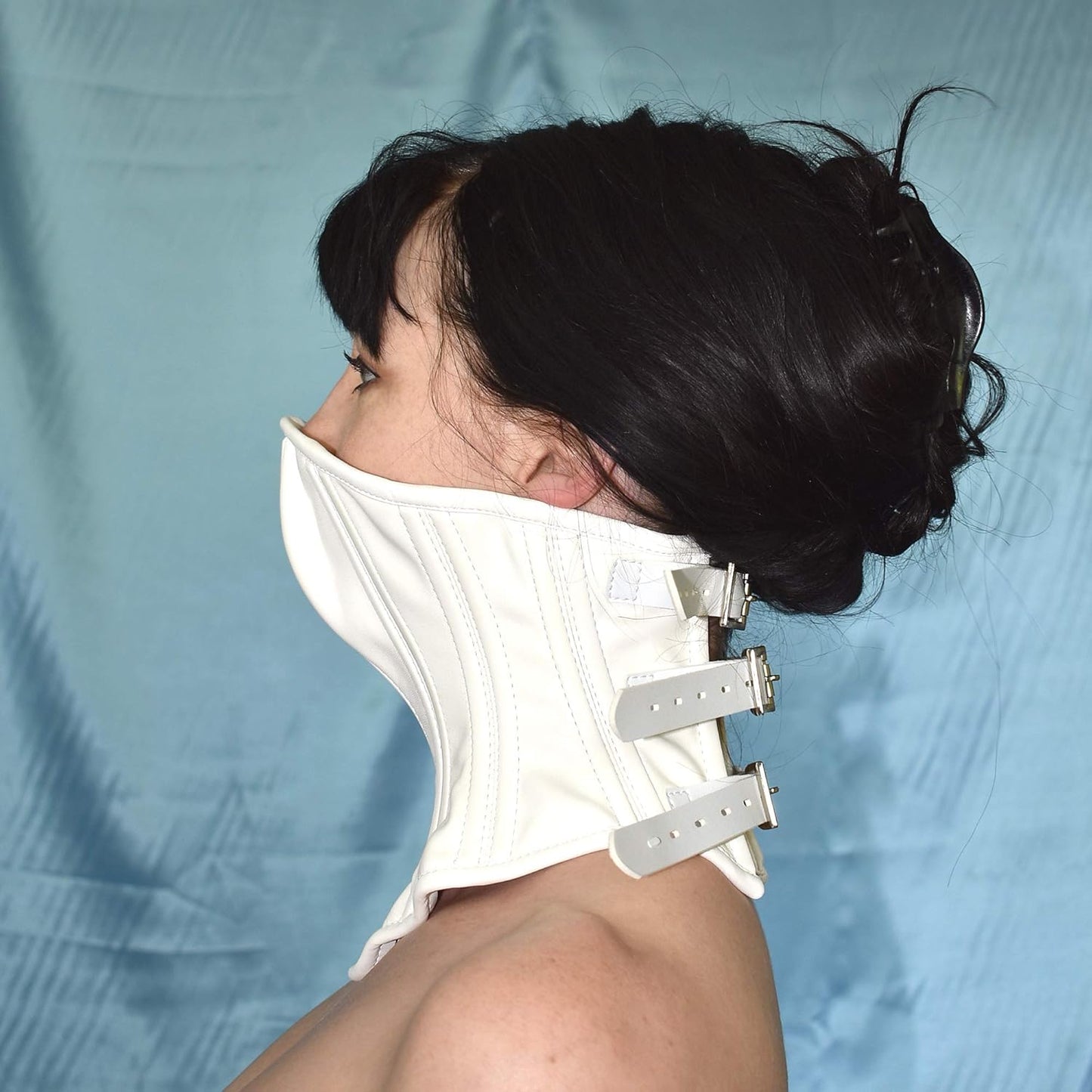 Abschliessbares Bondage Halskorsett aus Kunstleder, Weiss