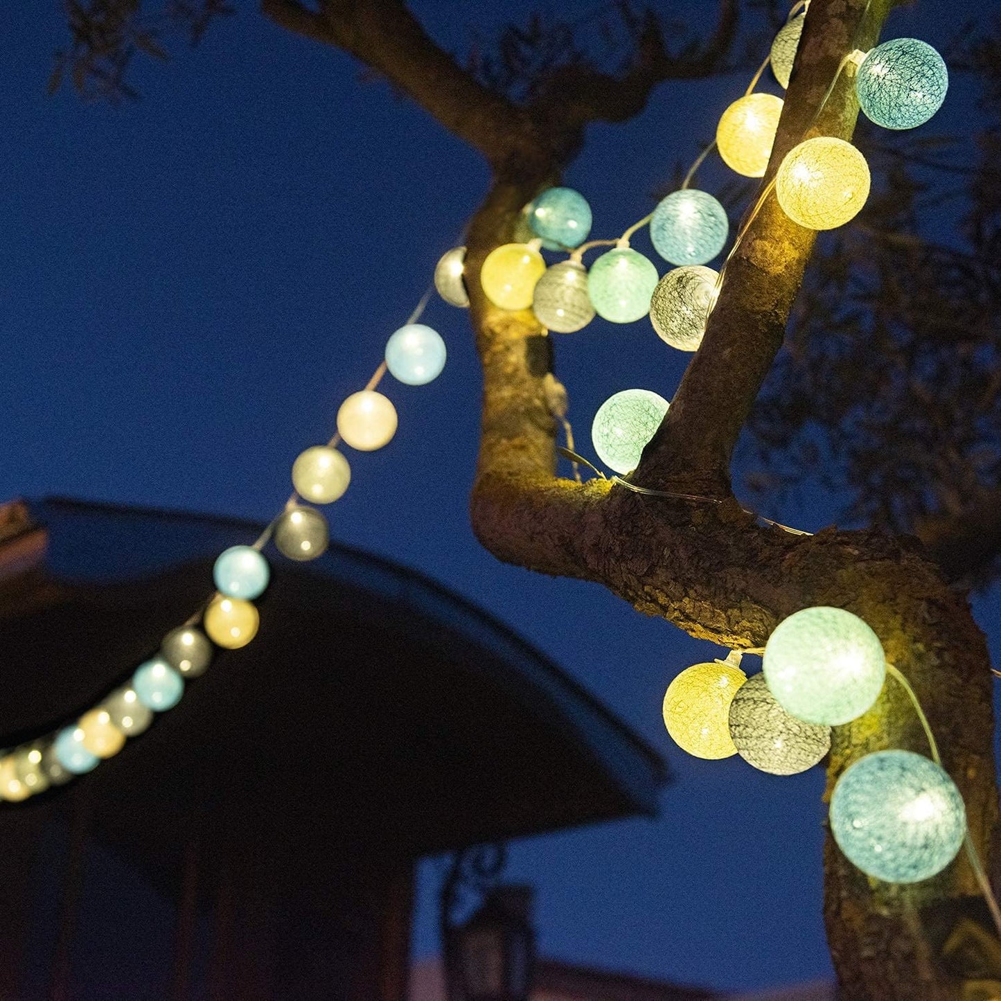 Aussengirlande mit Lichtkugeln, Höhe ; 16 Kugeln