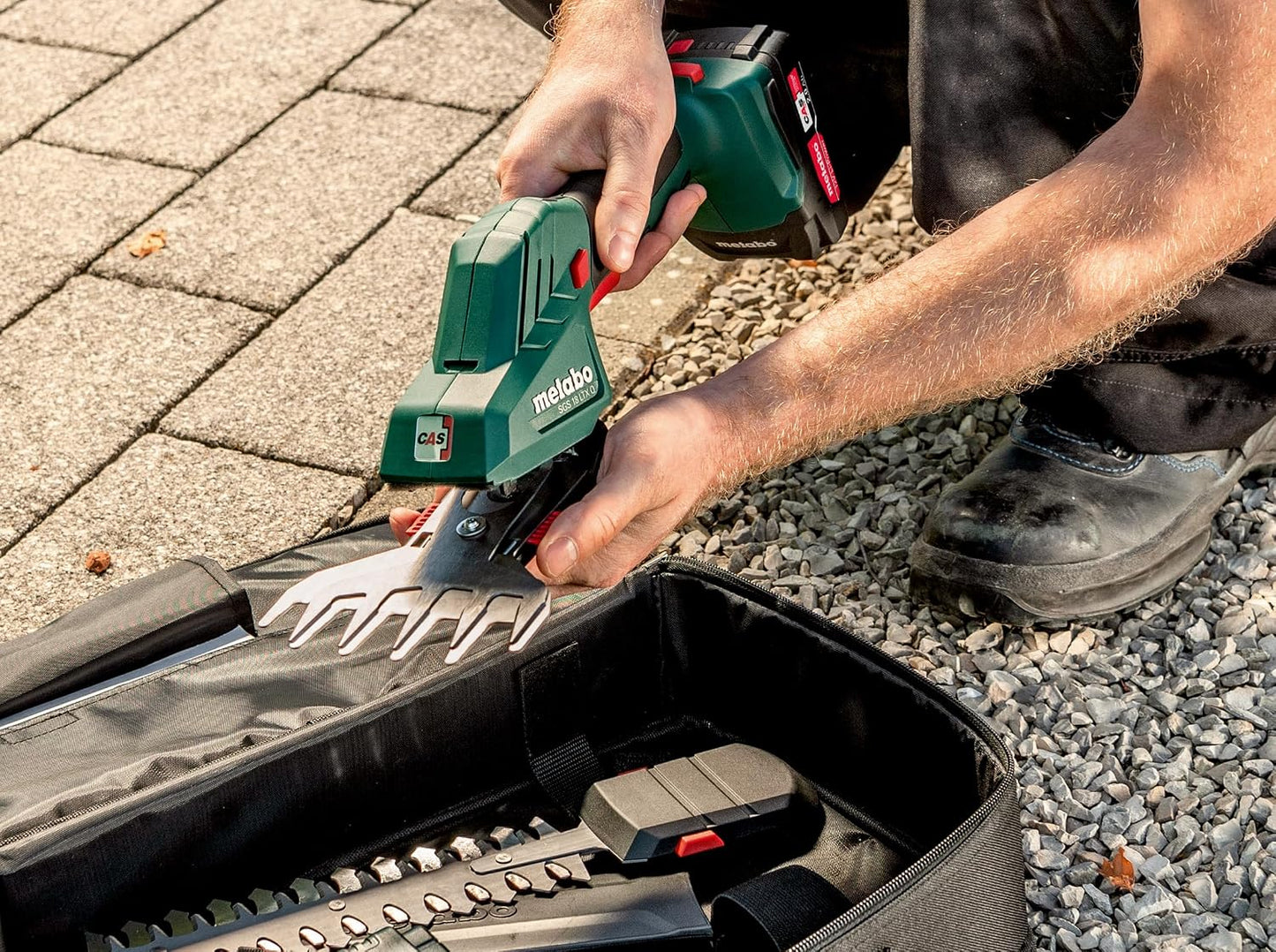 Akku-Strauch- und Grasschere SGS 18 LTX Q