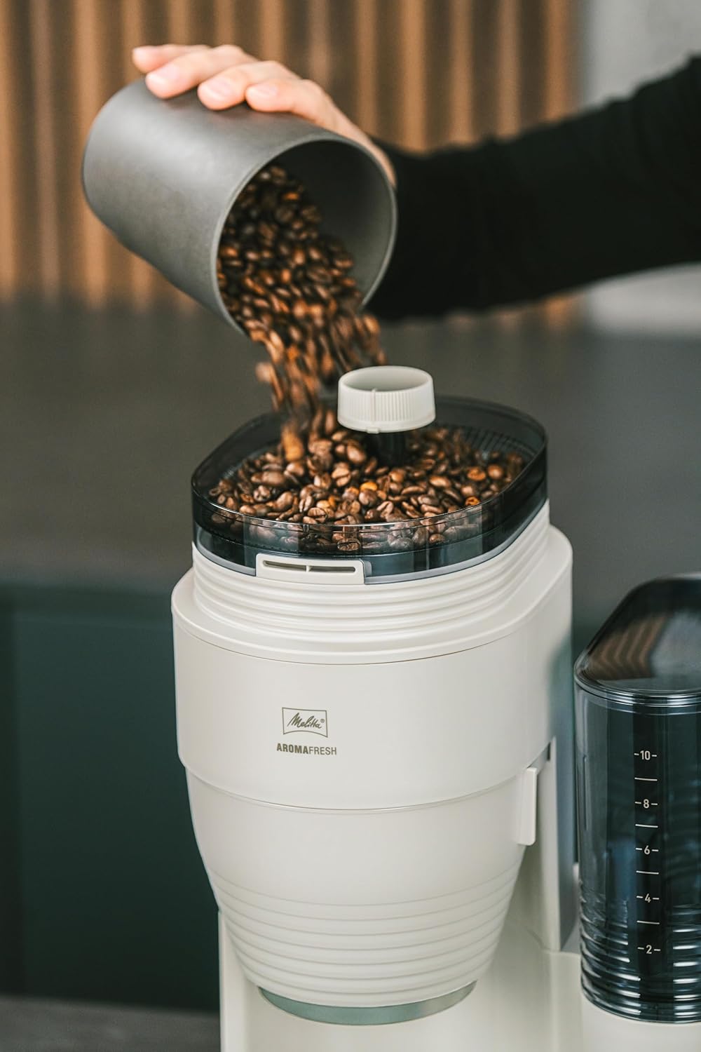 AromaFresh Pro X Filterkaffeemaschine mit Mahlwerk, Warm-grey Modern
