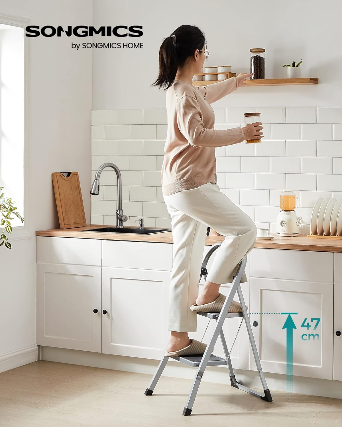 Trittleiter mit 2 Stufen, klappbar bis 150 kg, 2 Stufen (55T x 45,5B x 82H cm), Taubengrau