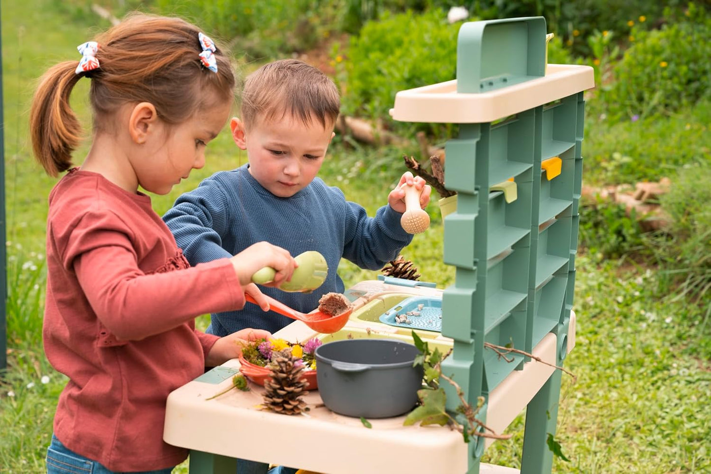 Outdoor-Spielküche mit Zubehör