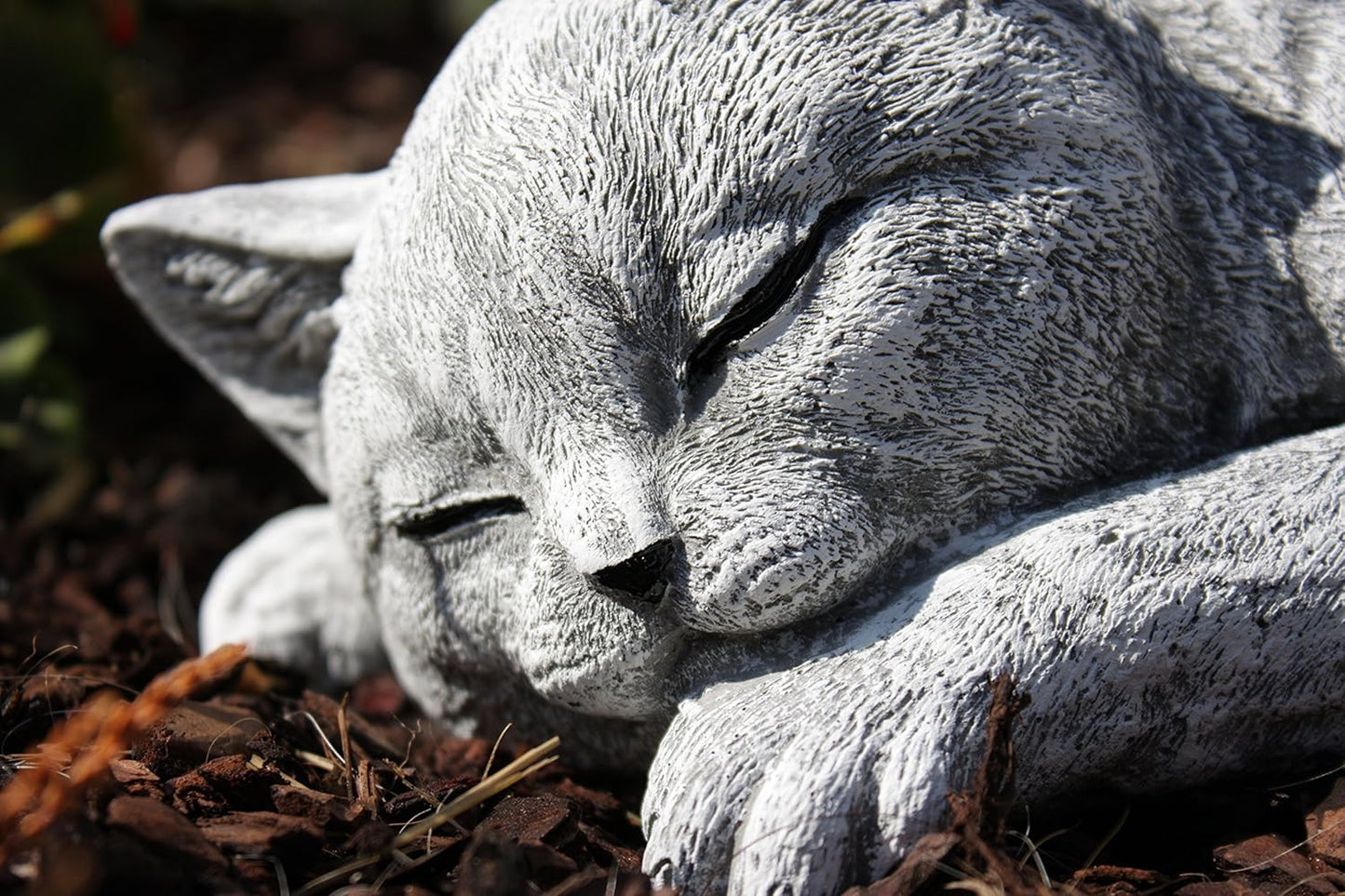 Steinfigur Schlafende Katze