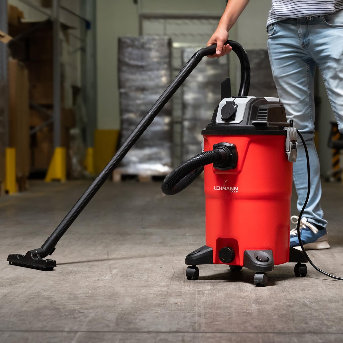 Industriestaubsauger mit Steckdose