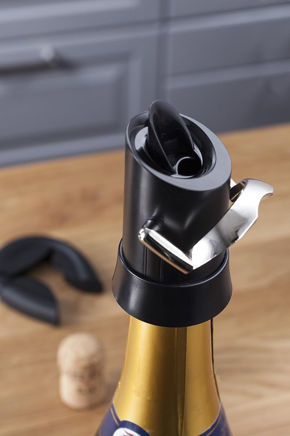 2-in-1 Champagnerverschluss mit Ausgiesser, Schwarz