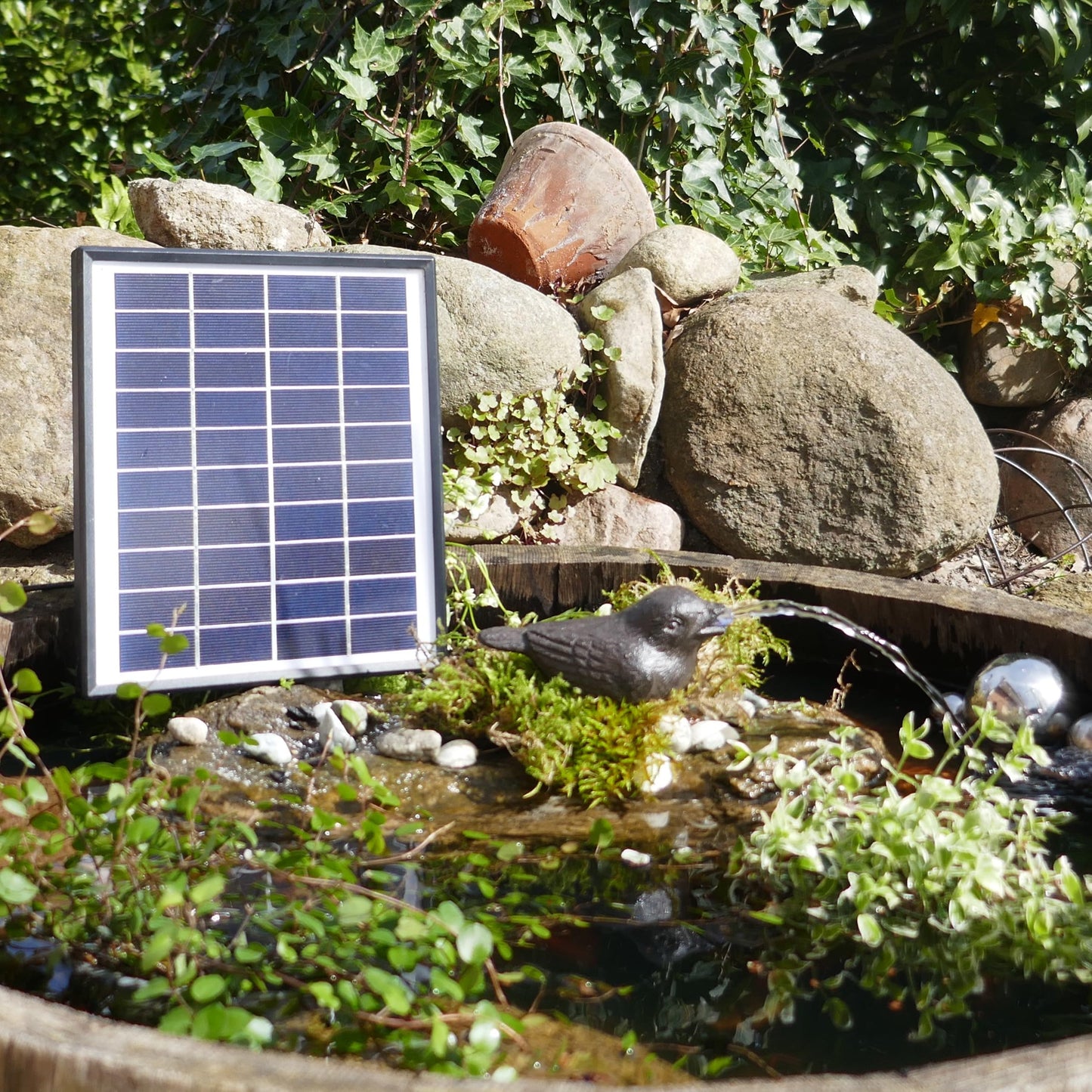 Wasserspeier Spatz mit Solarpumpe (Gusseisen)