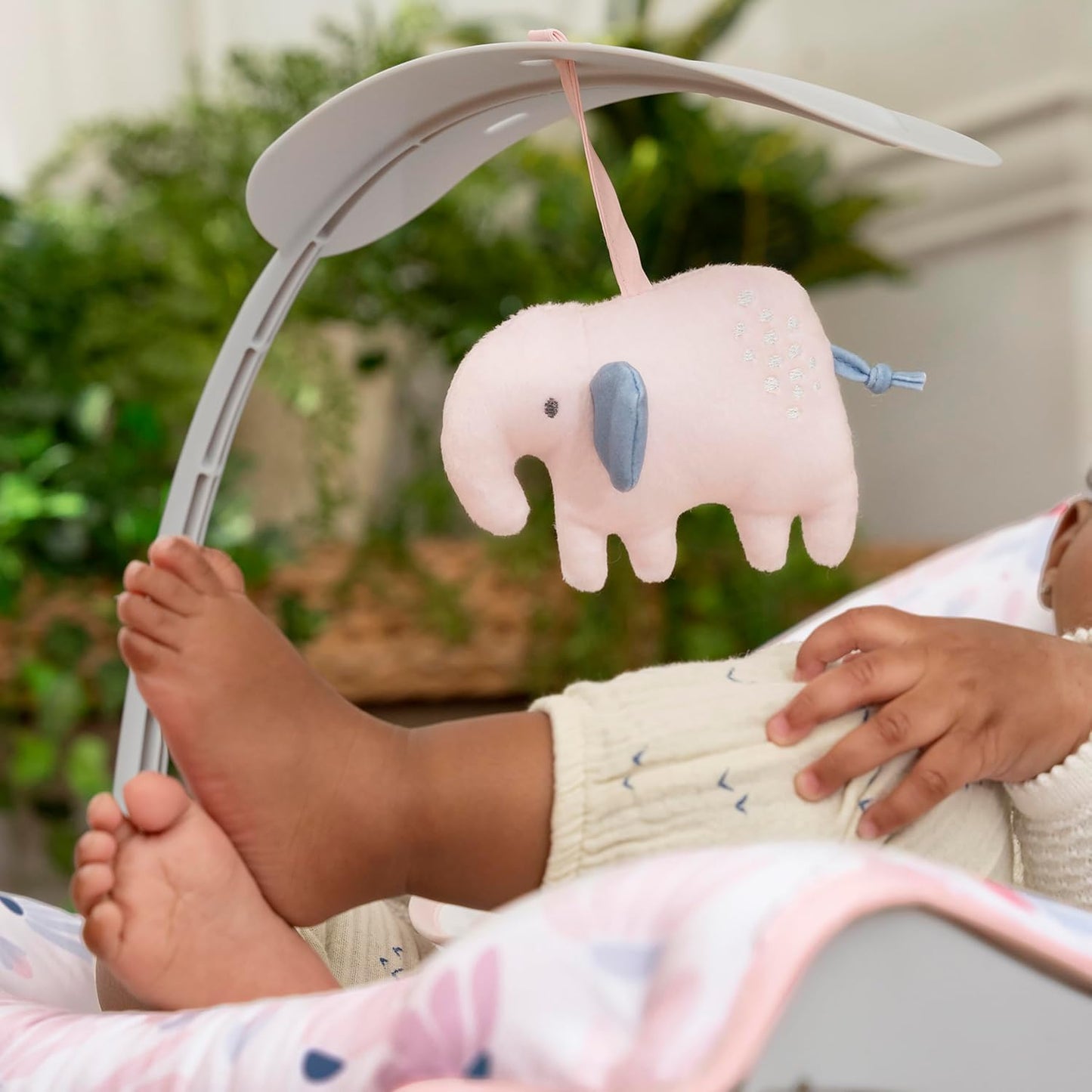 3-in-1 Babywippe mit Vibration und Spielbogen, Burst