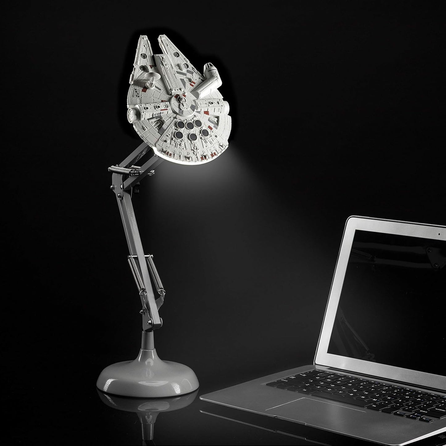 Star Wars Millennium Falcon Schreibtischlampe