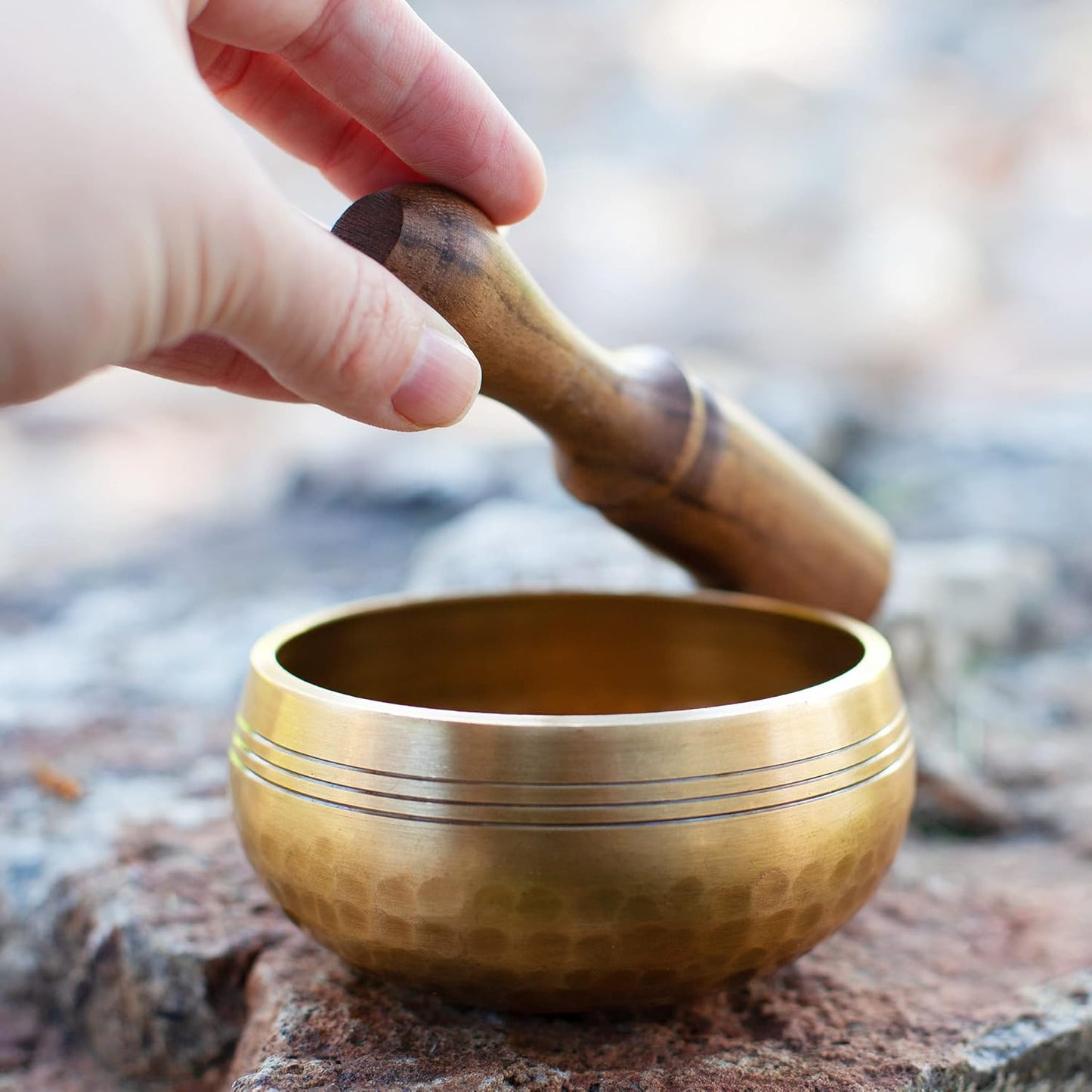 Tibetische Klangschale mit Schlägel, Gold – 3,5 Zoll