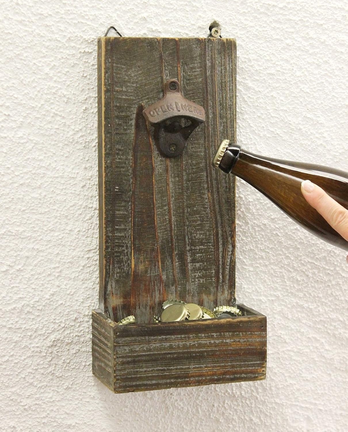 Wandflaschenöffner mit Kronkorkenbehälter