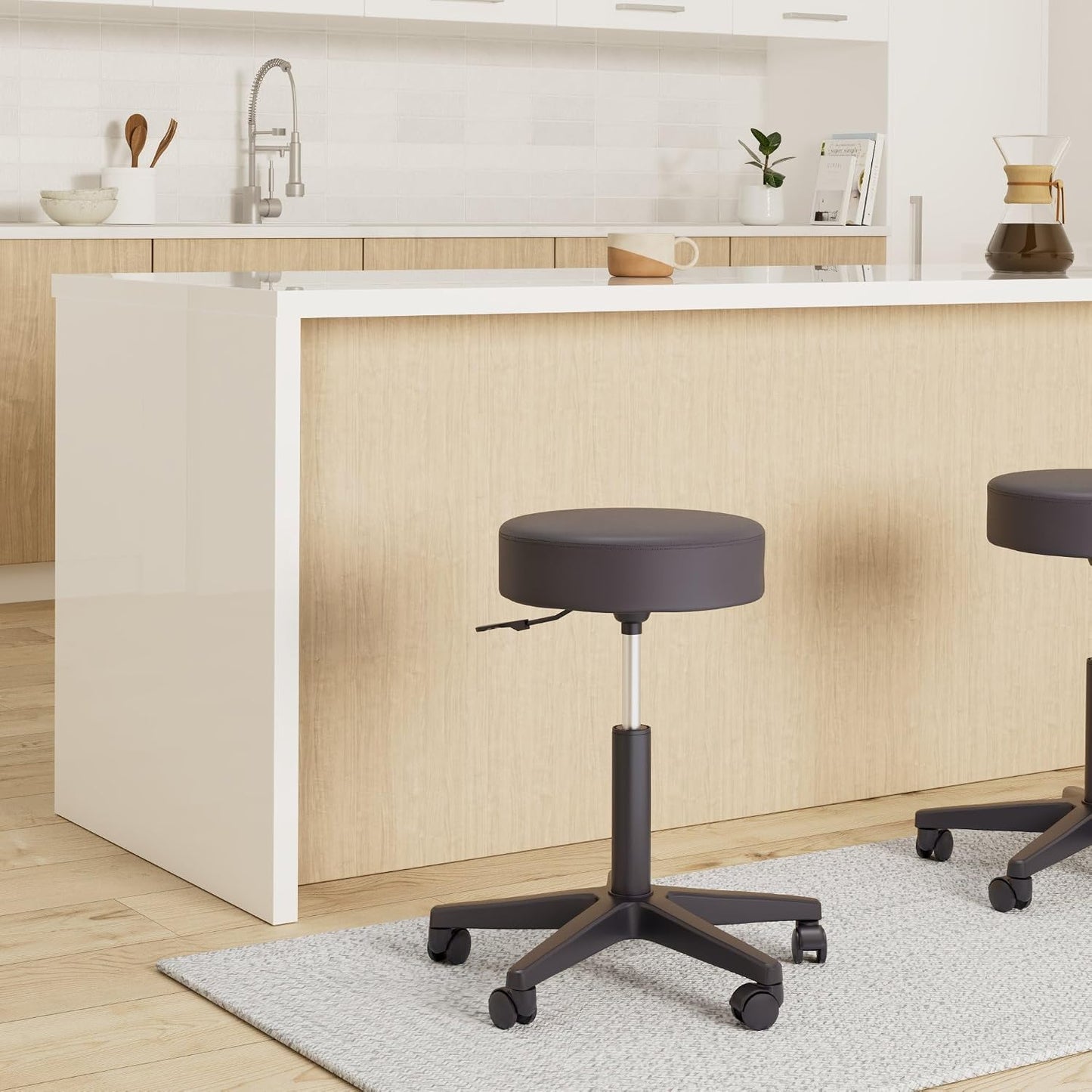 Höhenverstellbarer Rollhocker, Schwarz Matt