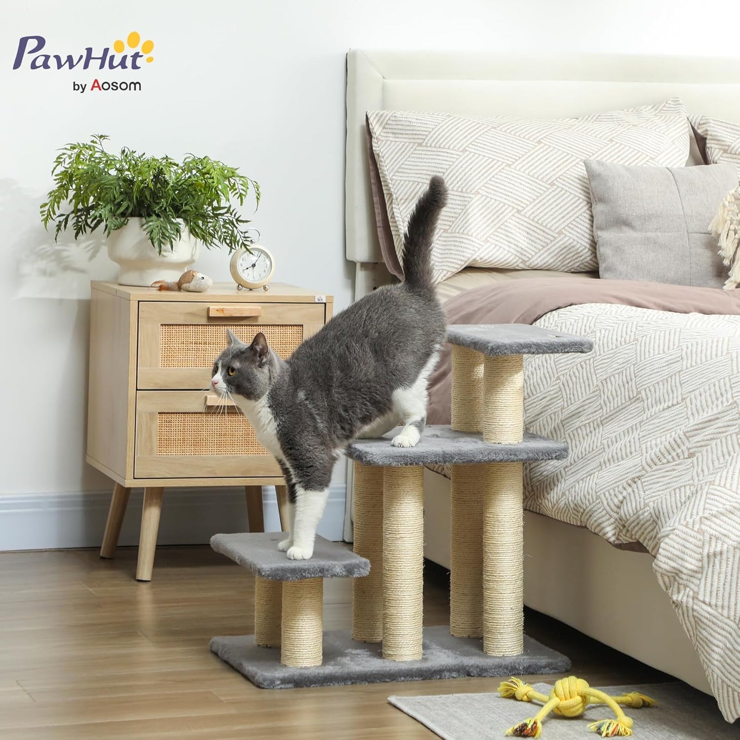 Katzenbaum mit Spielball
