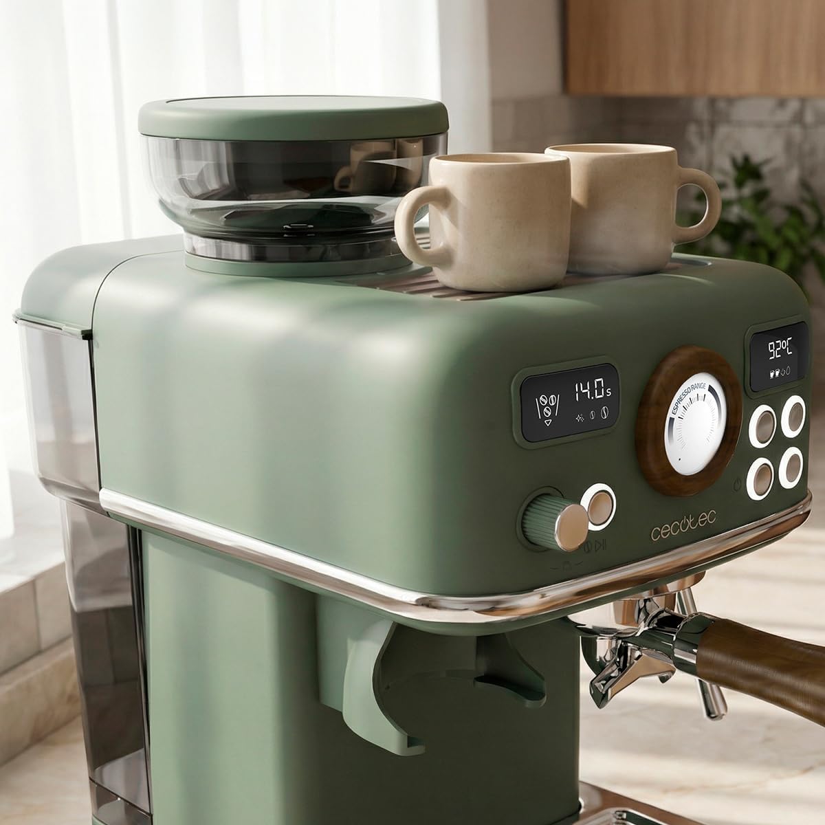 Espressomaschine mit Mahlwerk und Milchschäumer