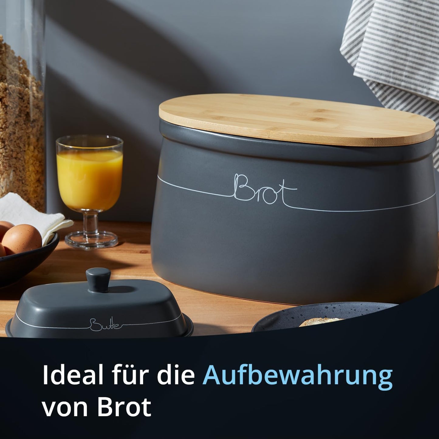 Brotkasten mit Schneidebrett, Brot