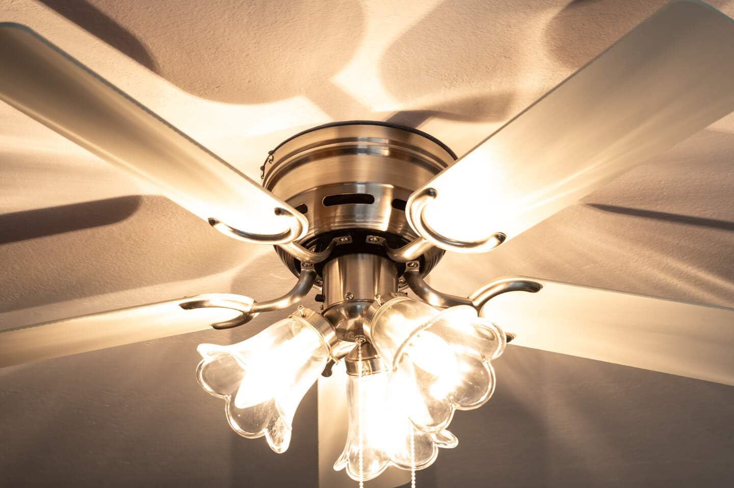 Deckenventilator Kisa mit Beleuchtung, Weiss / Ahorn