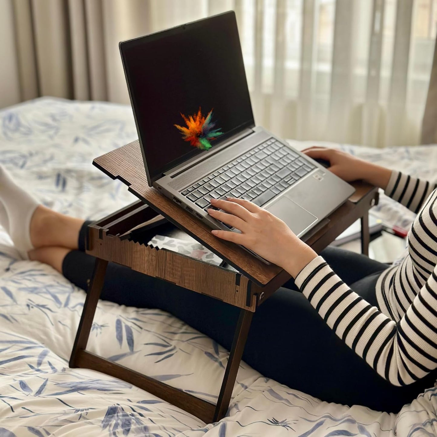 Verstellbarer Laptoptisch mit Stauraum