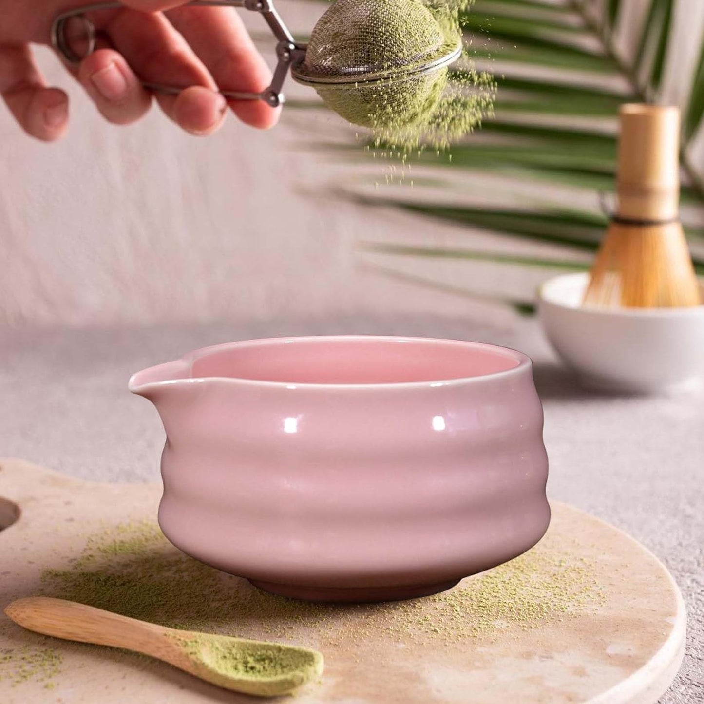 Matcha-Schale mit Ausgiesser und Schneebesenablage, Rosa