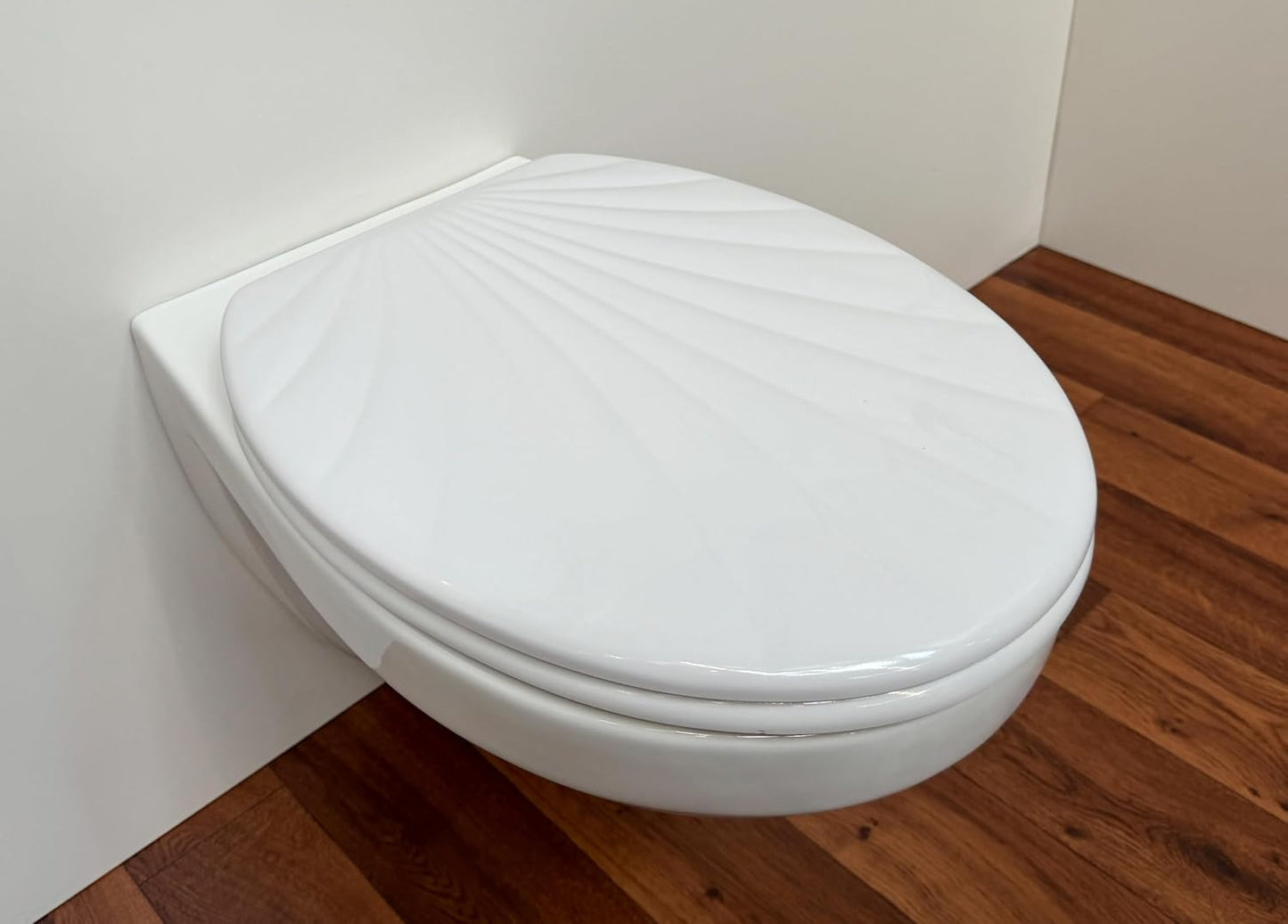 WC Sitz in Muschelform, Duroplast, stabil