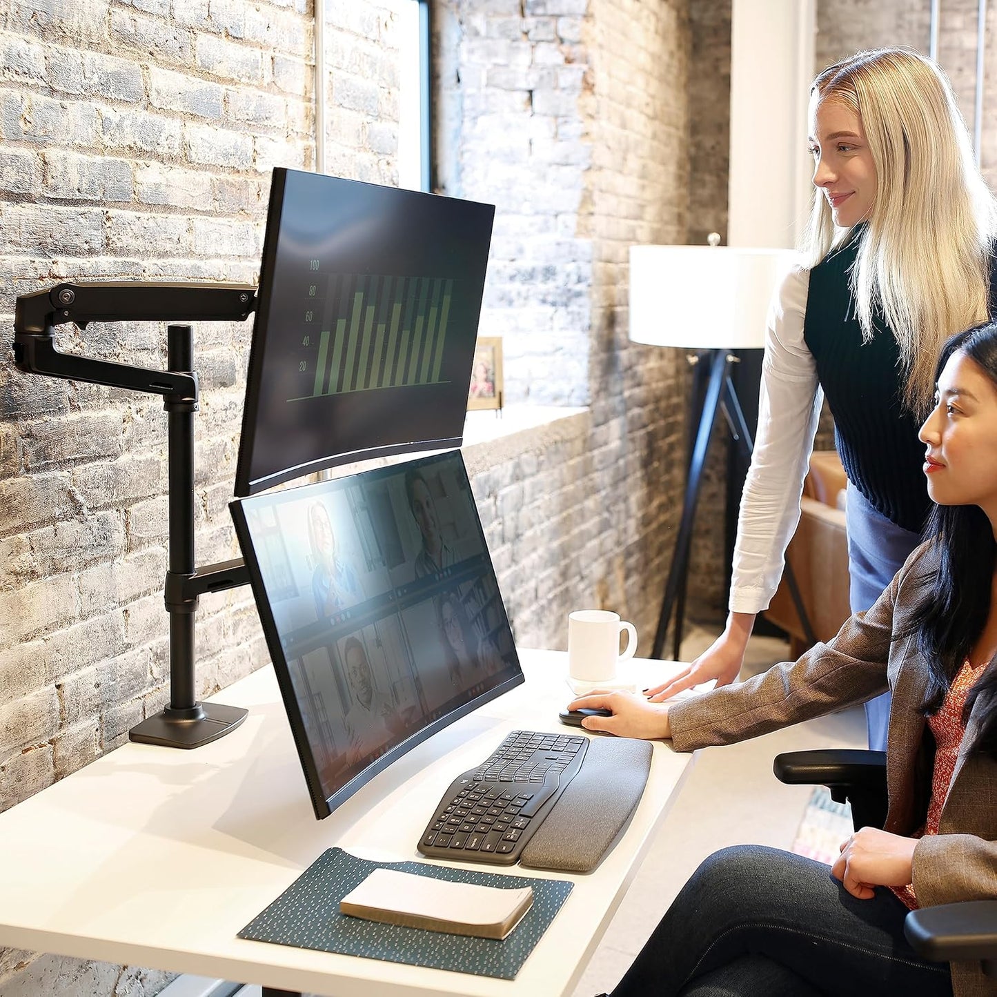 Dual Monitor Arm mit CF-Technologie (bis 40 Zoll), LX Stacking Arm 2 Monitors - Up to 40 inches - 23 Inch Pole Schwarz