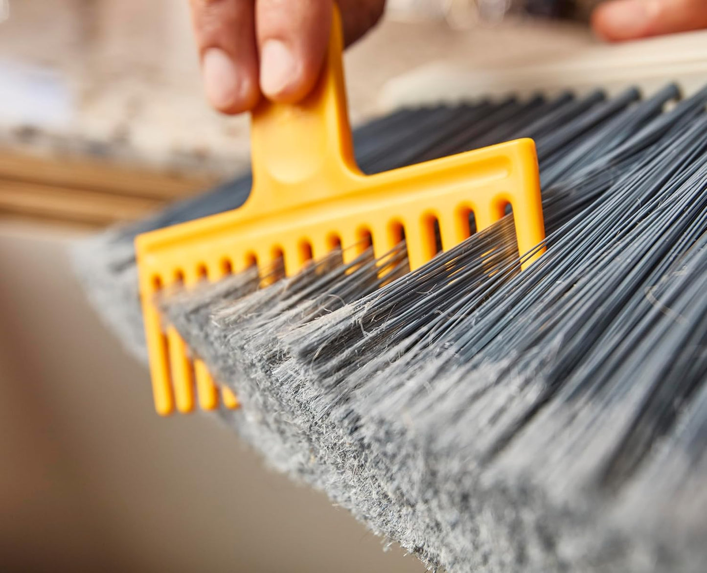 CleanTech Wandbesen mit verstellbarem Stiel und Besenabdeckung, Besen