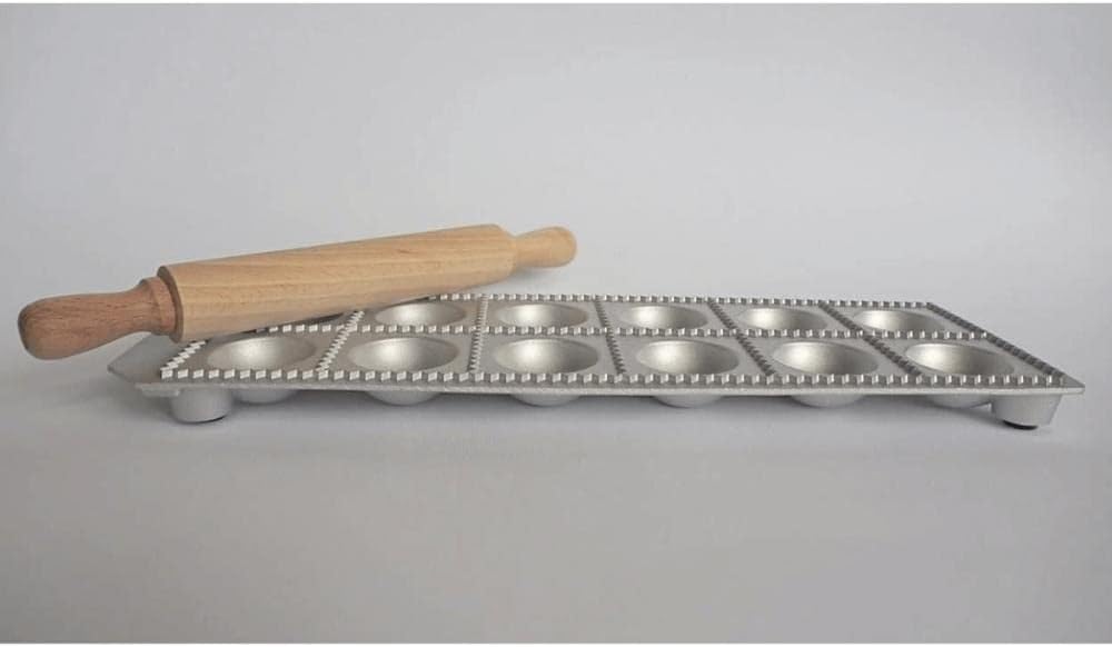 Ravioli-Maker mit Nudelholz