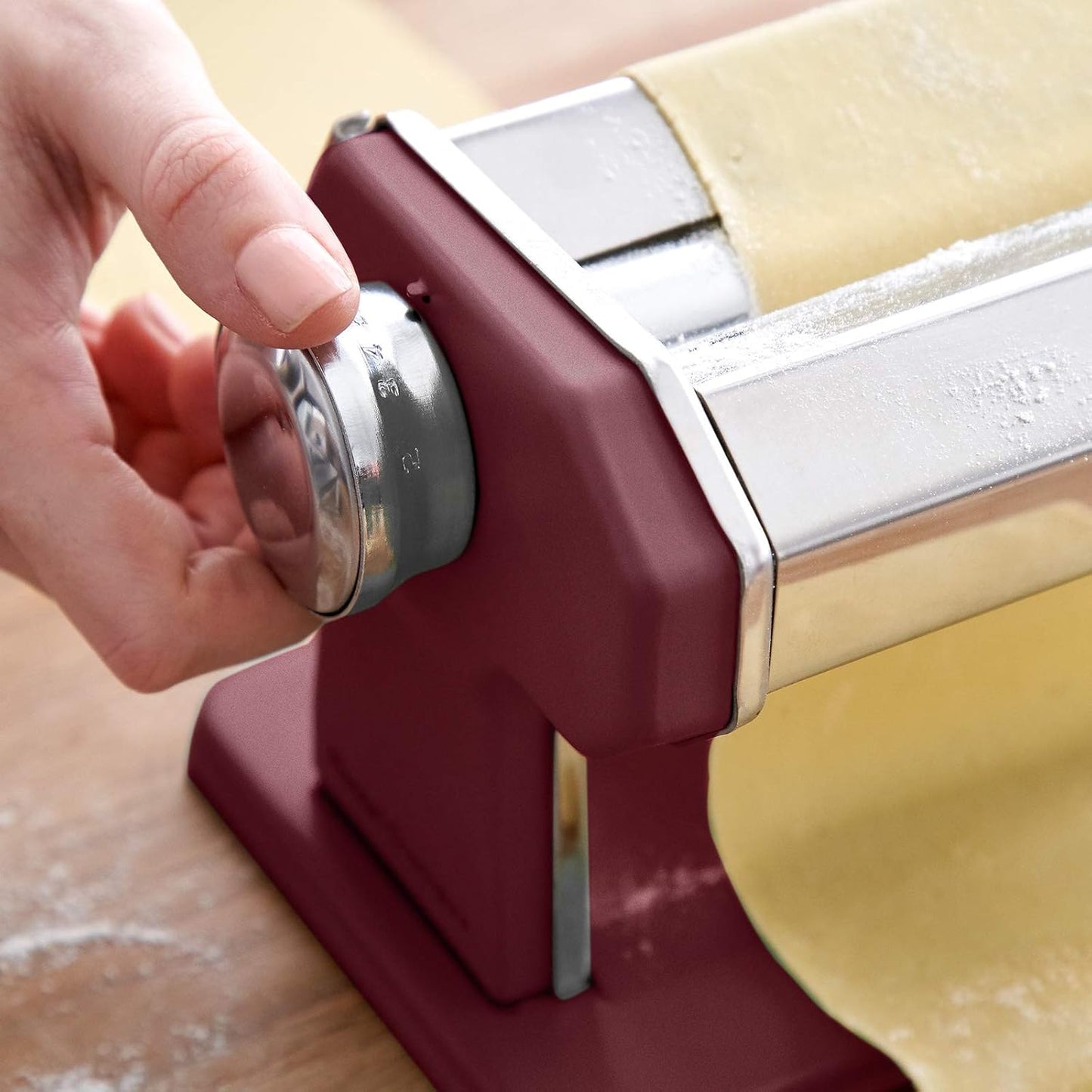 Manuelle Nudelmaschine mit Rezeptheft & Aufsätzen, Nudelmaschine inkl. Linguineaufsatz Rot