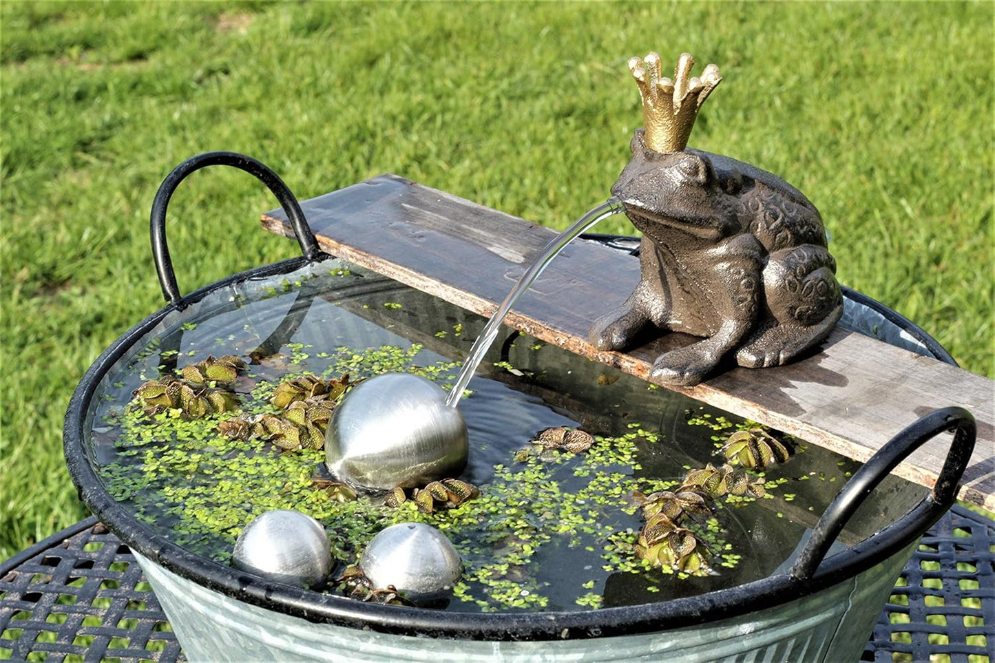 Wasserspeier Froschkönig mit Solarpumpe