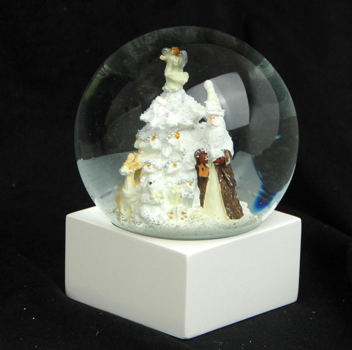 Schneekugel Glamour Santa mit Weihnachtsbaum