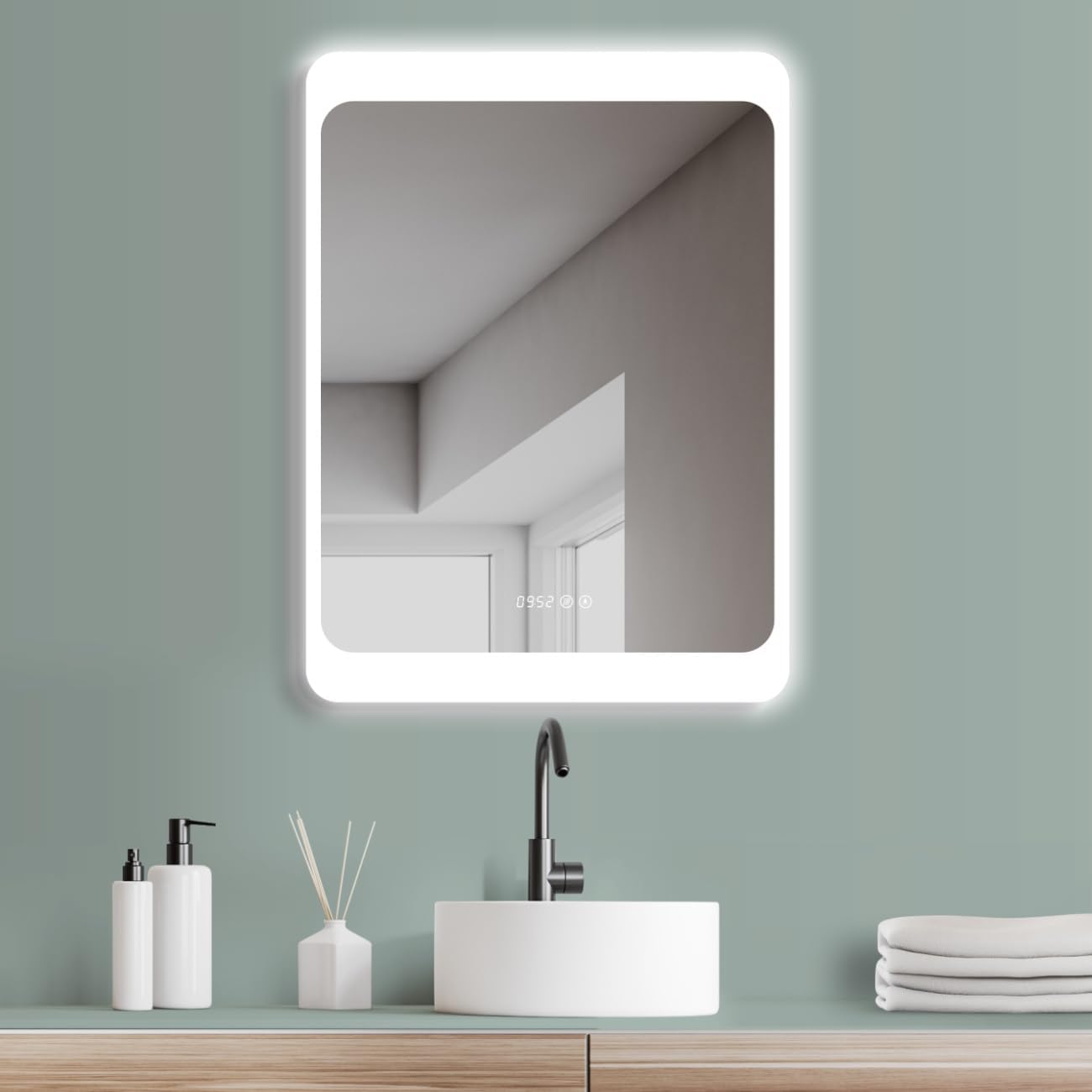 LED Badspiegel mit Antibeschlag-Funktion und Digitaluhr, 50 x 70 cm|Rechteckig