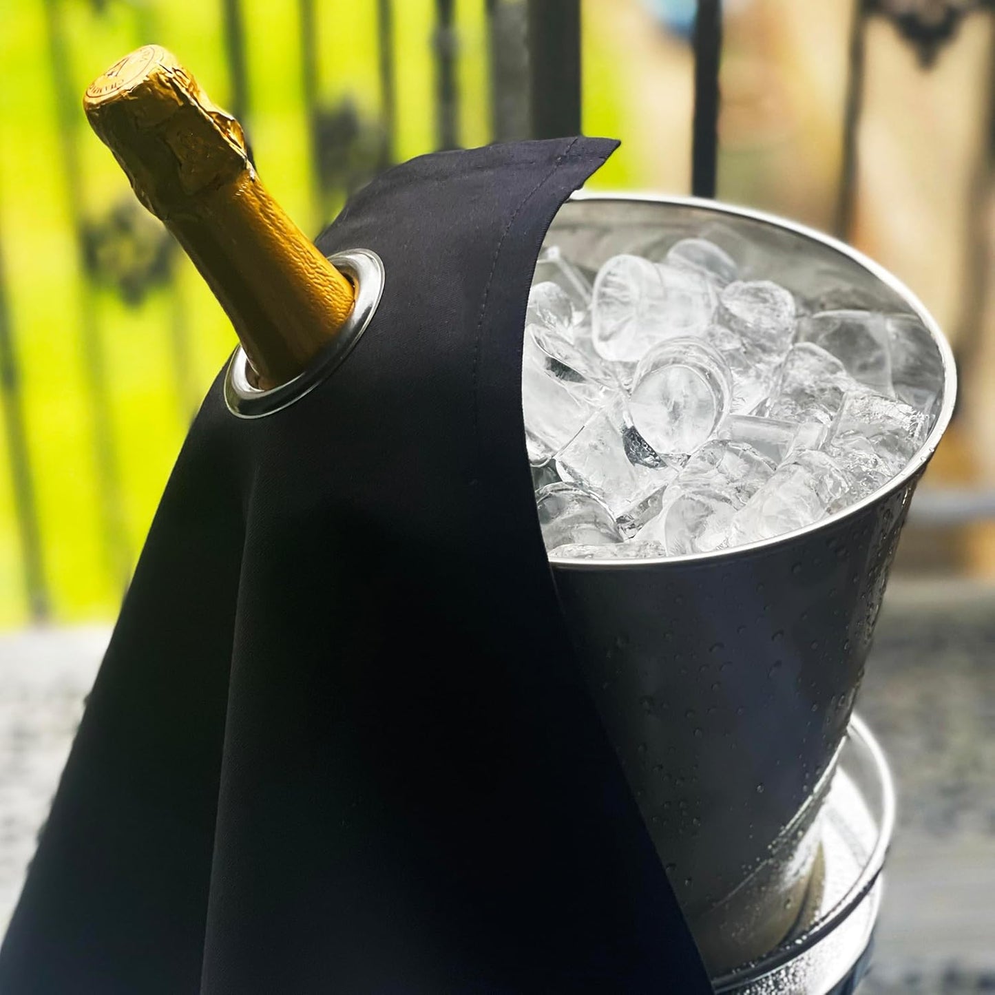 Flaschentuch mit Metallring für Eiskübel, Schwarz mit Anthrazitfarbenem Metallring 1 Stück