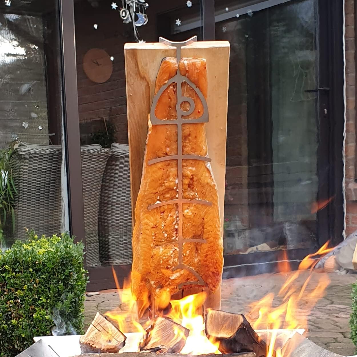 Flammlachsbretter-Set mit Edelstahlhalterung, 2er Set