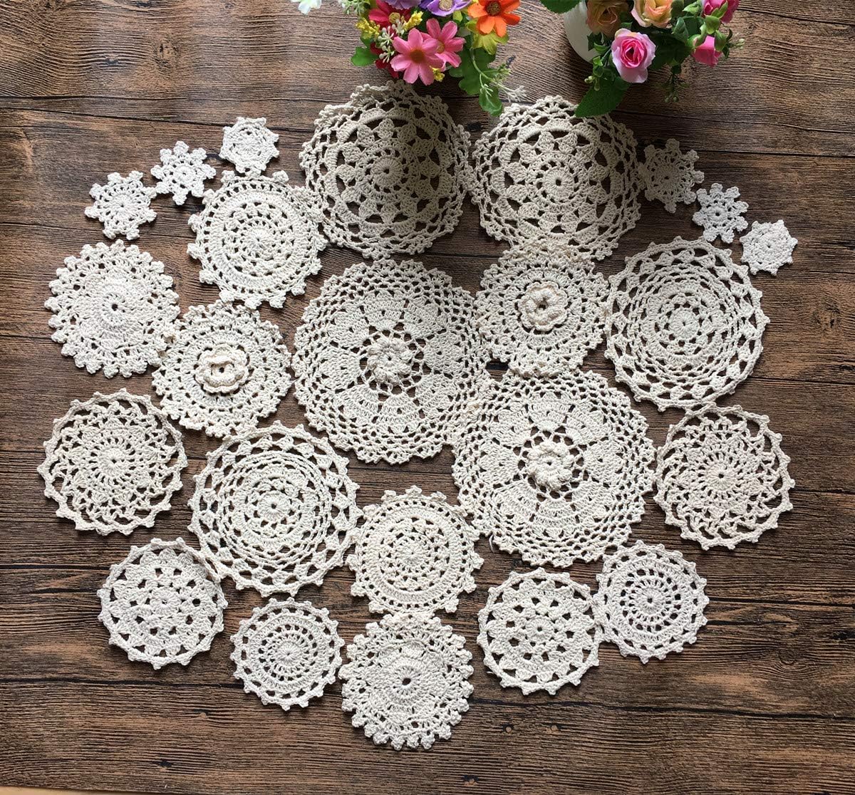 24-teiliges Spitzen-Häkeldeckchen-Set, Beige