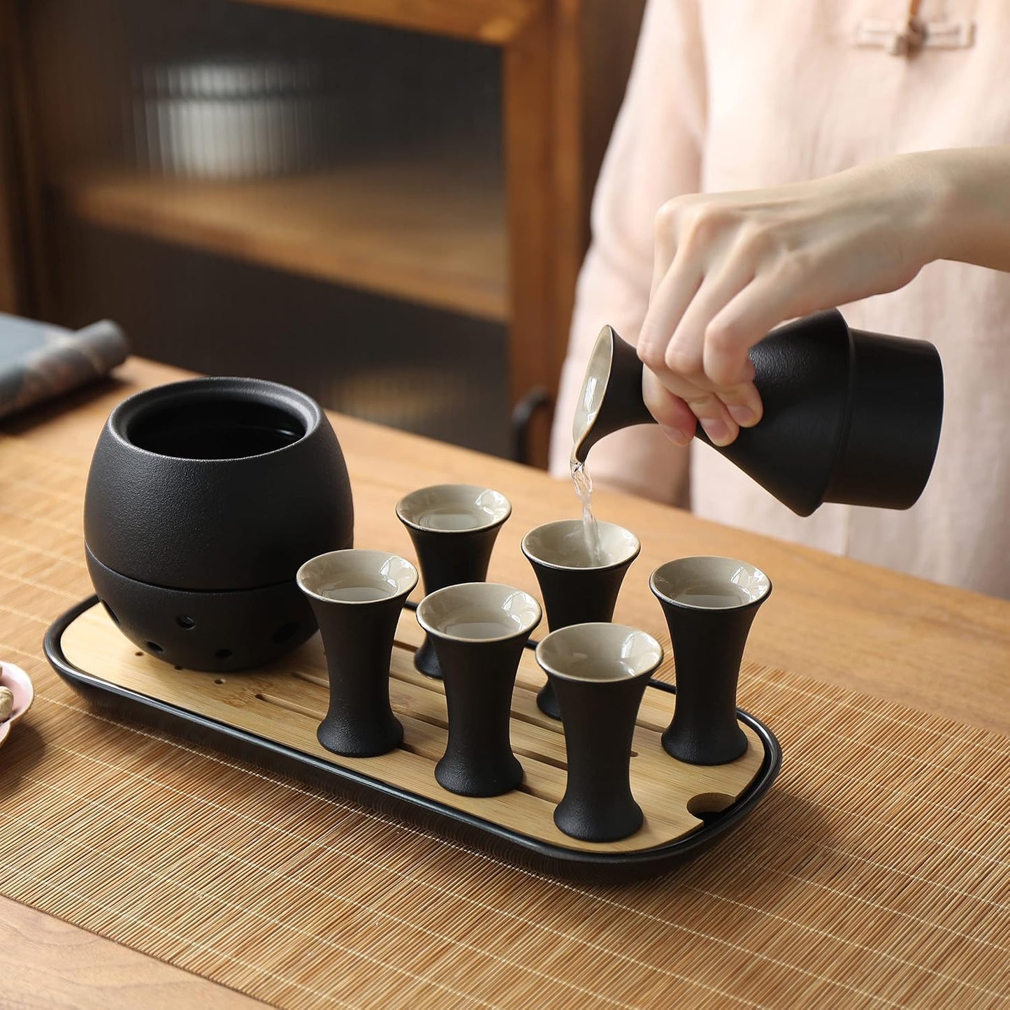 Japanisches Sake Set mit Karaffe und 6 Bechern, Luxuriöse Ledertasche Schwarze Frosted Finishing-ledertasche