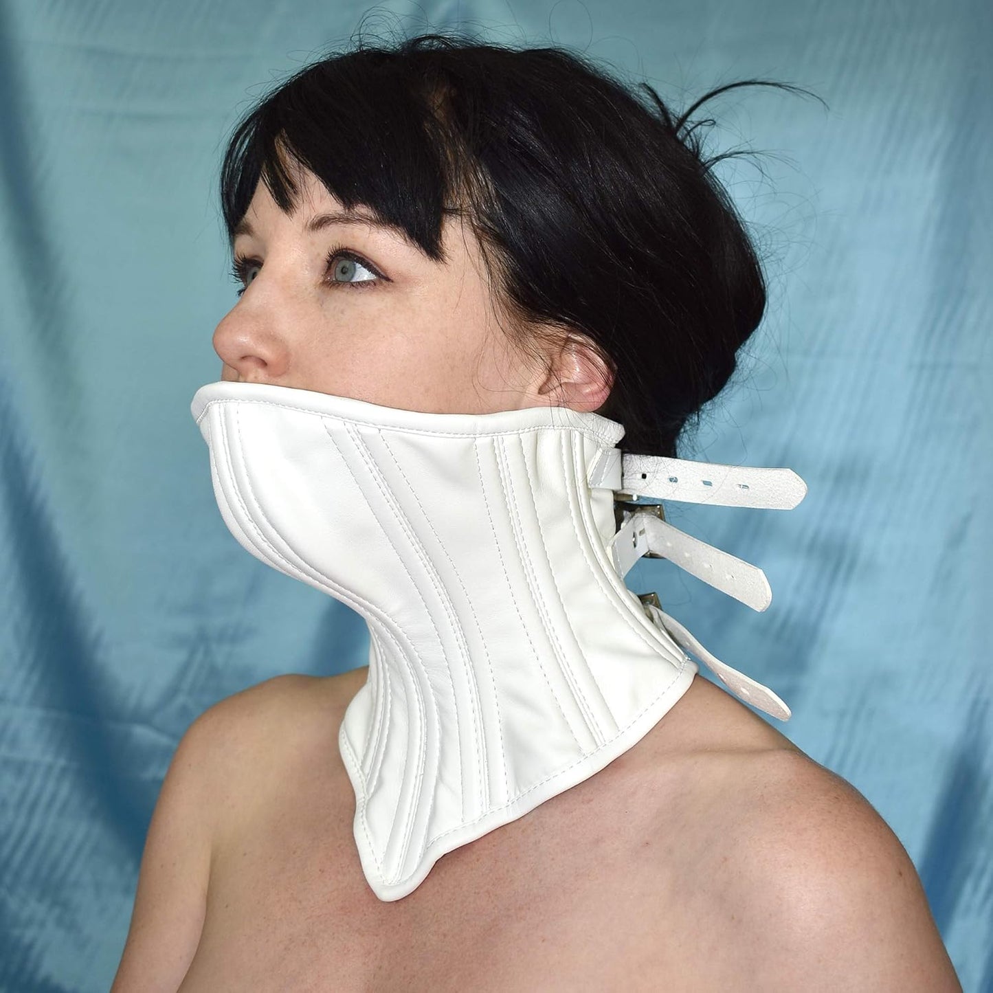 Abschliessbares Bondage Halskorsett aus Kunstleder, Weiss