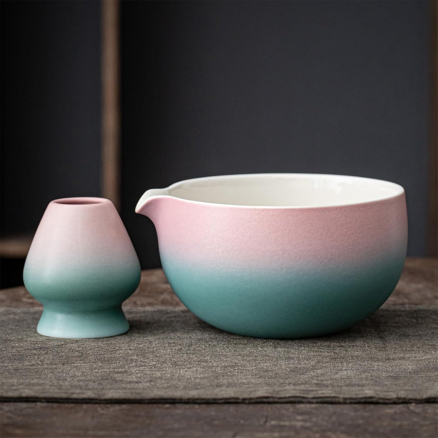 Japanische Matcha-Schale mit Schneebesenhalter (510ml), Grün Farbverlauf Rosa