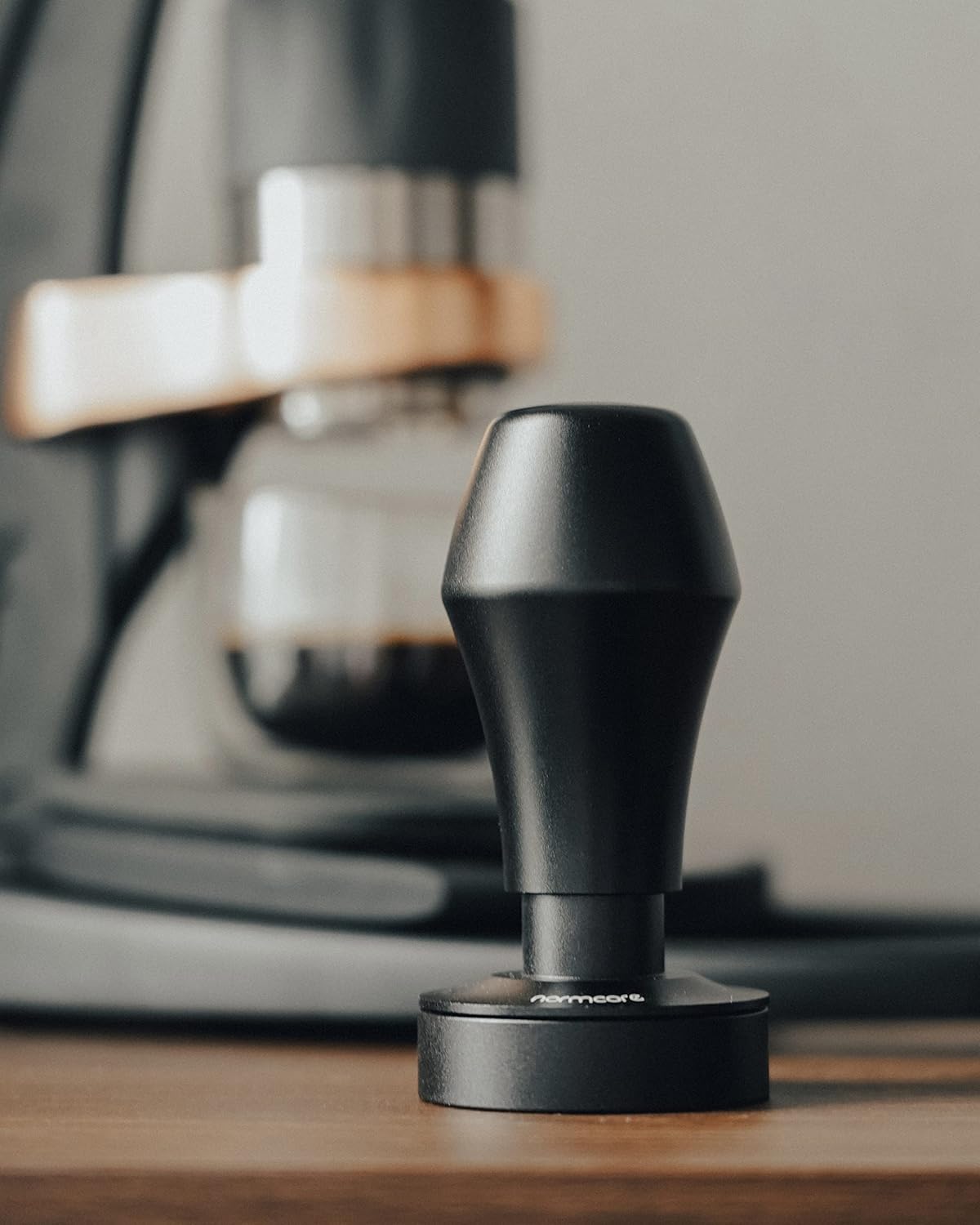 Federbelasteter Kaffeestampfer mit Matte, 45.5mm