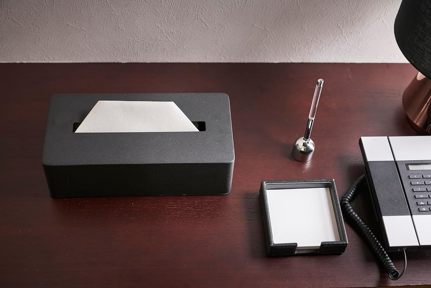 Minimalistische Taschentuchbox Tower, Schwarz