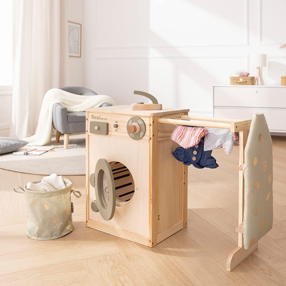 Kinderwaschmaschine mit Wäscheleine, Bügelbrett, Wäschekorb und Bügeleisen