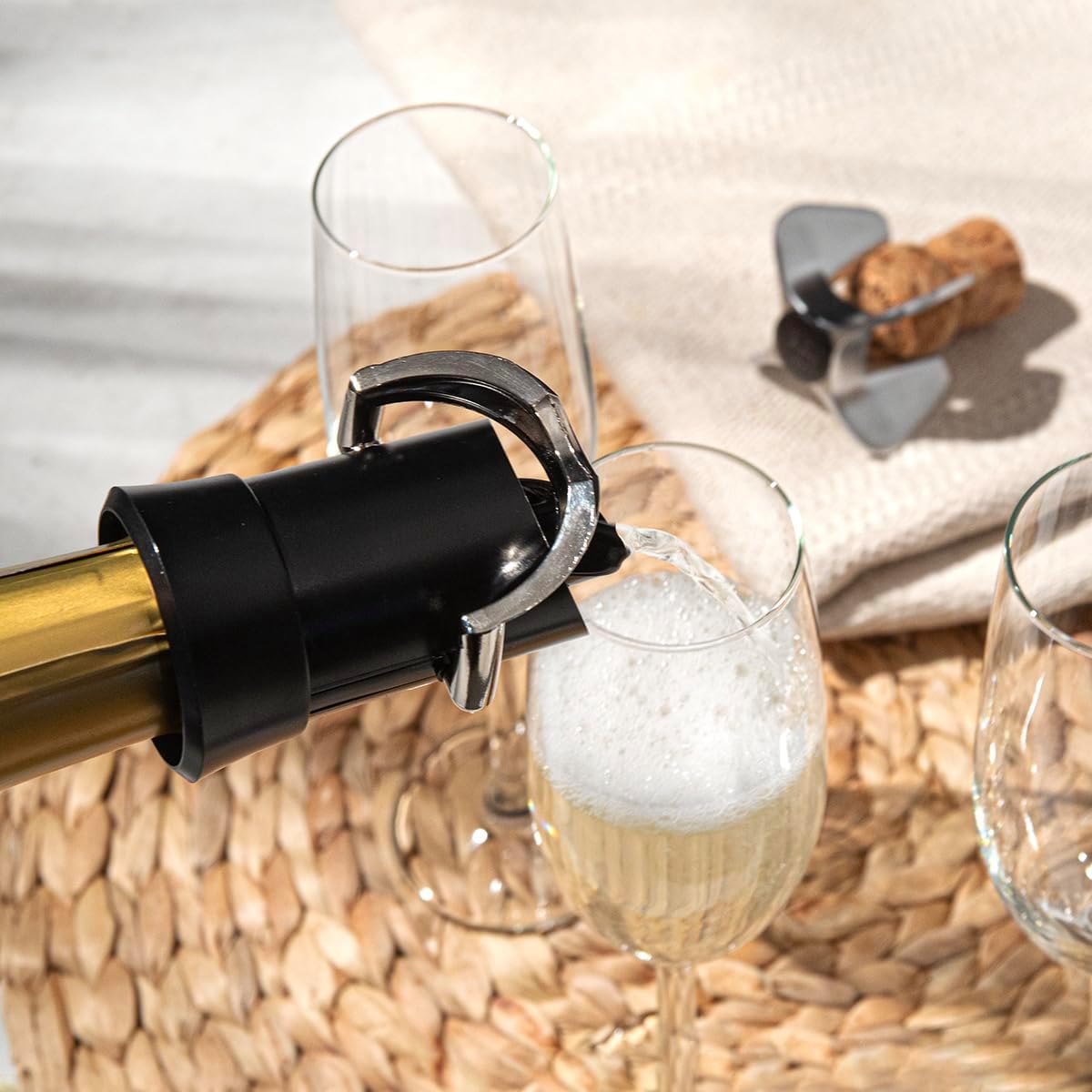 2-in-1 Champagnerverschluss mit Ausgiesser, Schwarz