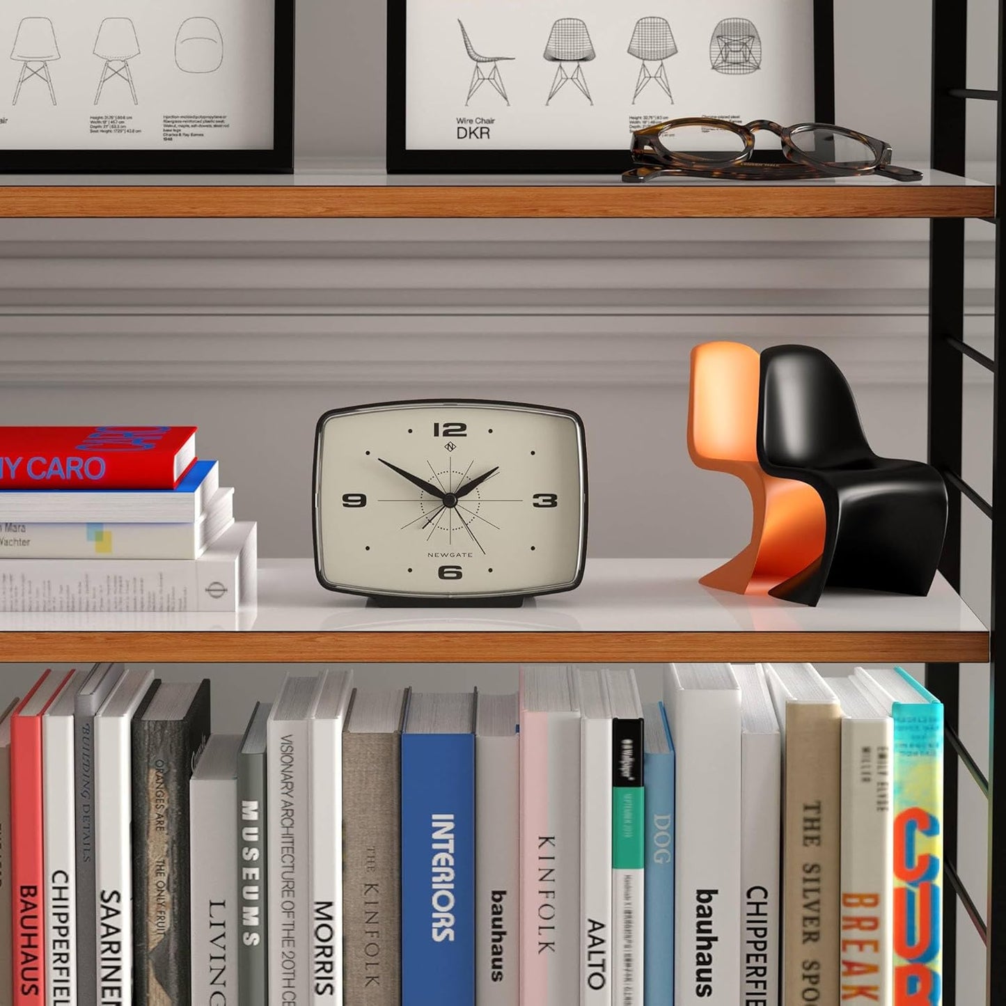 Retro Wecker im Mid-Century-Design, Mattschwarz