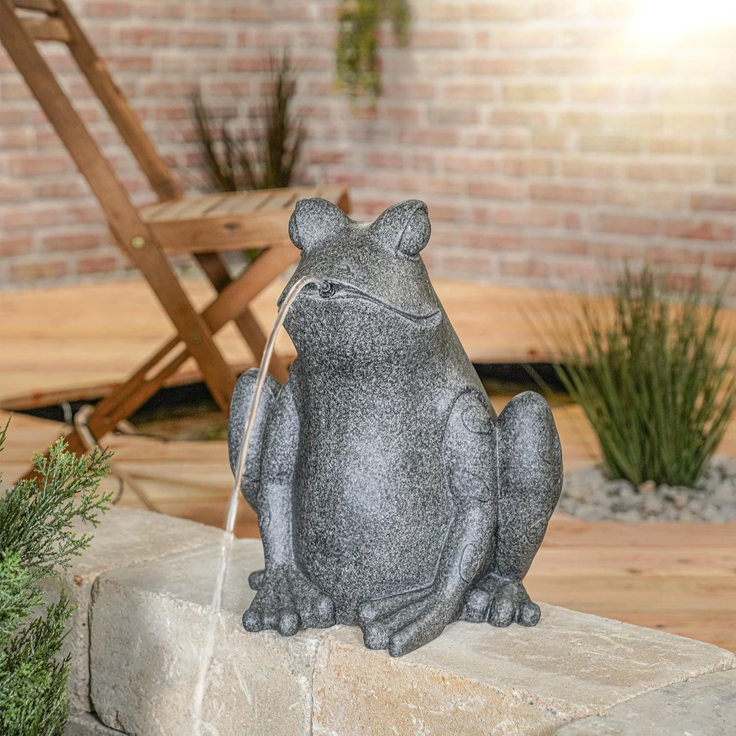Wasserspeier-Figur sitzender Frosch