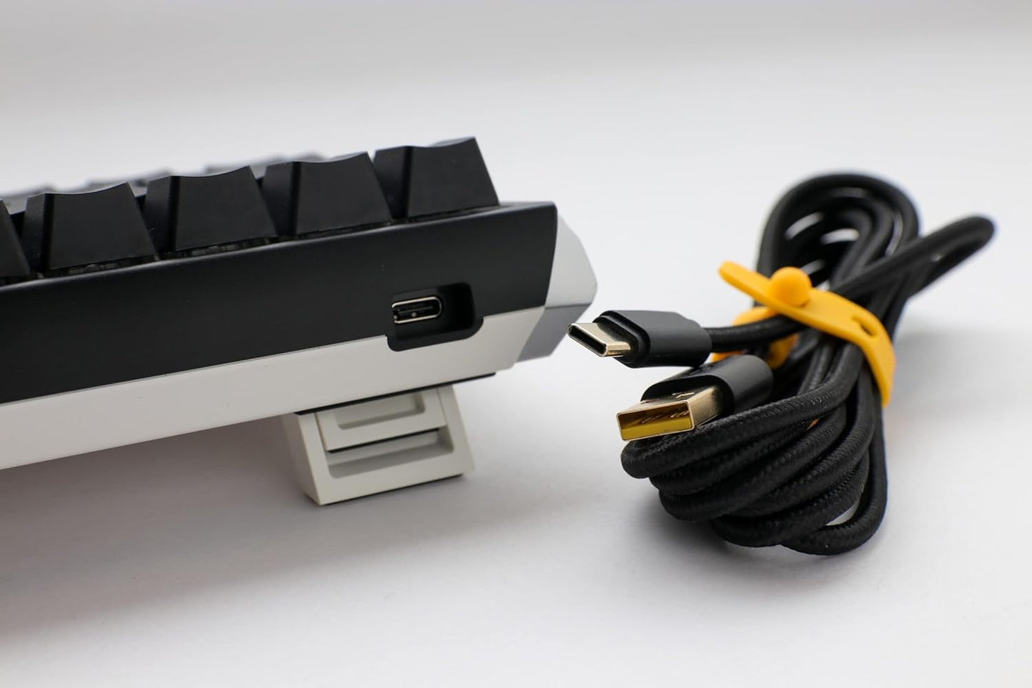 One 3 Classic Black/White Mini Gaming Tastatur, RGB LED