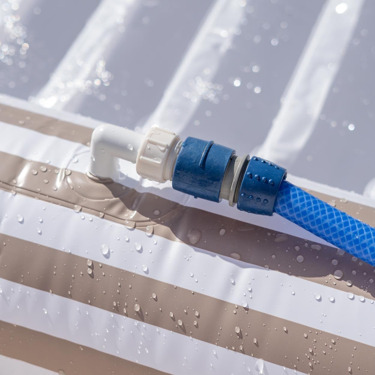 Luftmatratze mit Getränkehalter & Sprinkler, Beige