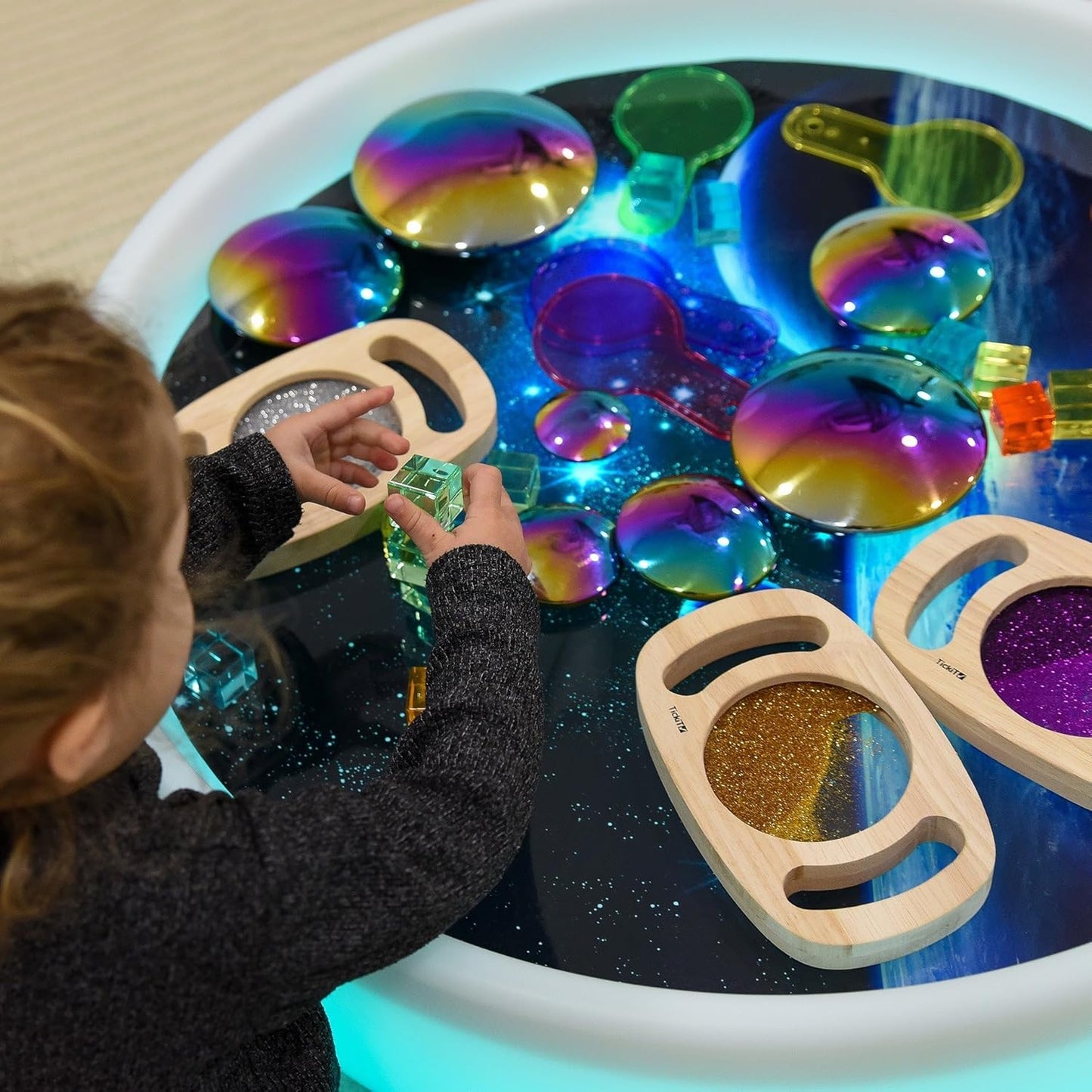 Sensorischer Leuchttisch für Kinder