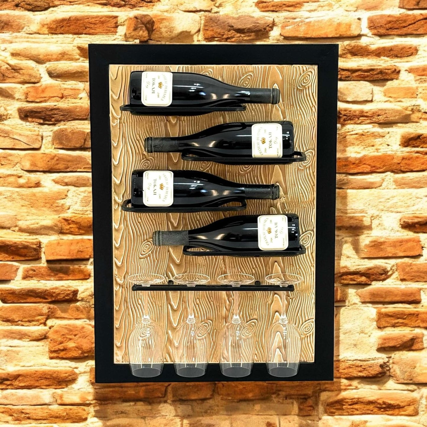 Weinregal mit Glashalter