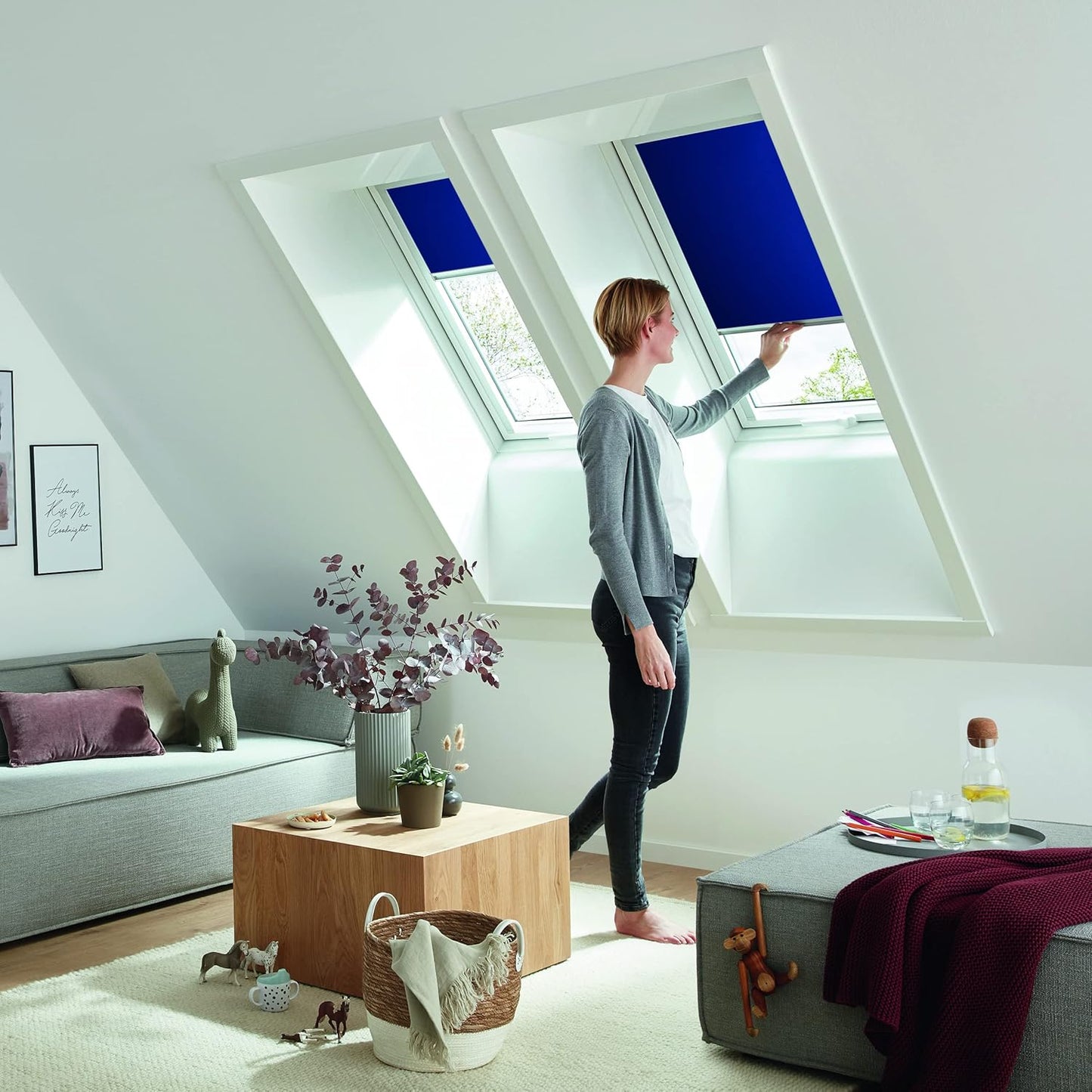 Tageslichtrollo für Dachfenster Designo R6/R8, i8 & Classic 64/84, Blau Führungsschiene Silber, B35 x H58 cm
