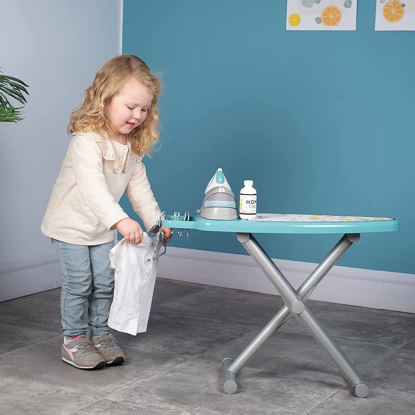 Bügelbrett mit Dampfstation, Kinderhaushaltsgerät